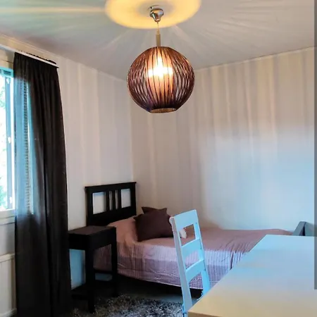 Spacious Downtown Apartment! *